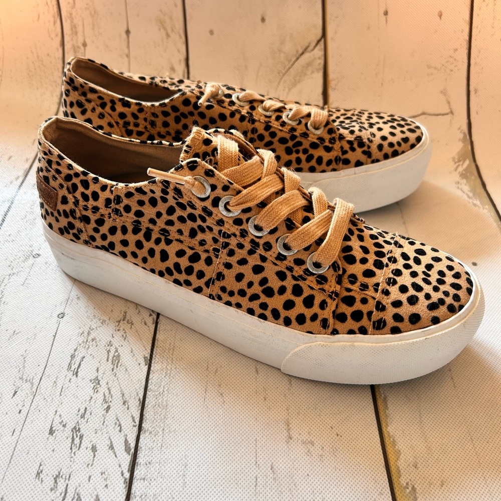 Sz 9 Blowfish Malibu Leopard spotted print Women's Sneakers